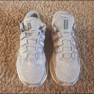 Saucony Everun running sneakers